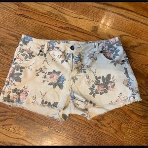 Stretchy comfortable shorts